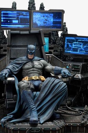 Batman Tactical Throne "Design by Gabriele Dell'Otto" - Photo 1 | TopGKStore