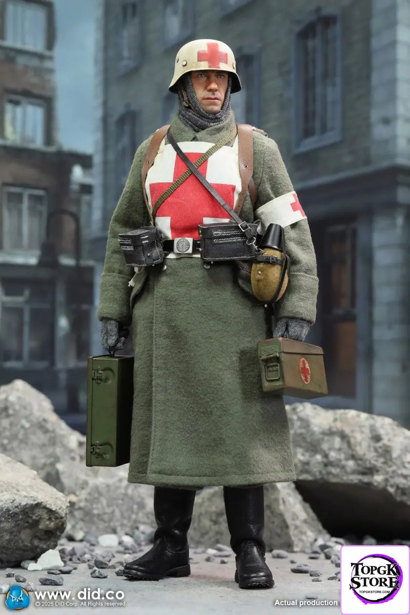 DID Studio – 1/6 Scale WWII German Medic Officer Candidate Gregor D80183 (Licensed) - Photo 1 | TopGKStore