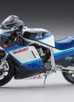 Hasegawa – 1/12 Suzuki GSX-R750 (G) (GR71G) Plastic Model & 1/12 Kawasaki 500-SS/MACH III (H1) Plastic Model (Licen
