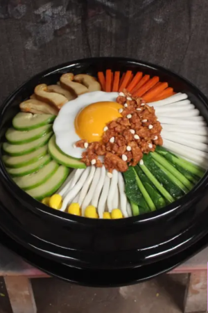 Royal Craftsman Studio – Simulation Of Large Stone Pot Bibimbap Large Scale Sculpture - Photo 1 | TopGKStore