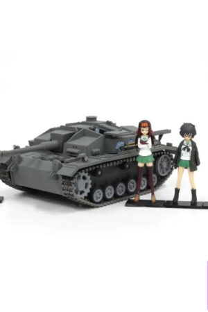 PLATZ – Girls und Panzer: The Final Chapter 1/35 Chibi Scale with Squad Figures – Panzer III Ausf. F Tank (Licens