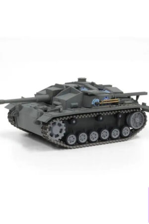 PLATZ – Girls und Panzer: The Final Chapter 1/35 Chibi Scale with Squad Figures – Panzer III Ausf. F Tank (Licens