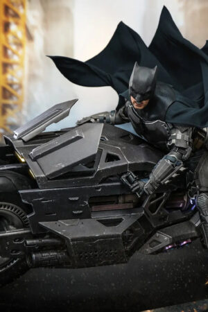 Hottoys – The Flash – Batman and Batcycle – 1/6th Scale MMS703 MMS704 MMS705 (Licensed) - Photo 1 | TopGKSt
