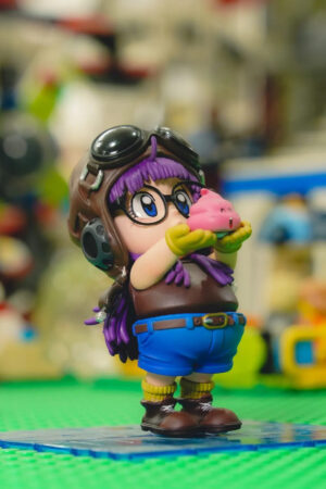 ZOR Studio – Arale Series 002 Holding Poop Dr. Slump - Photo 2 | TopGKStore