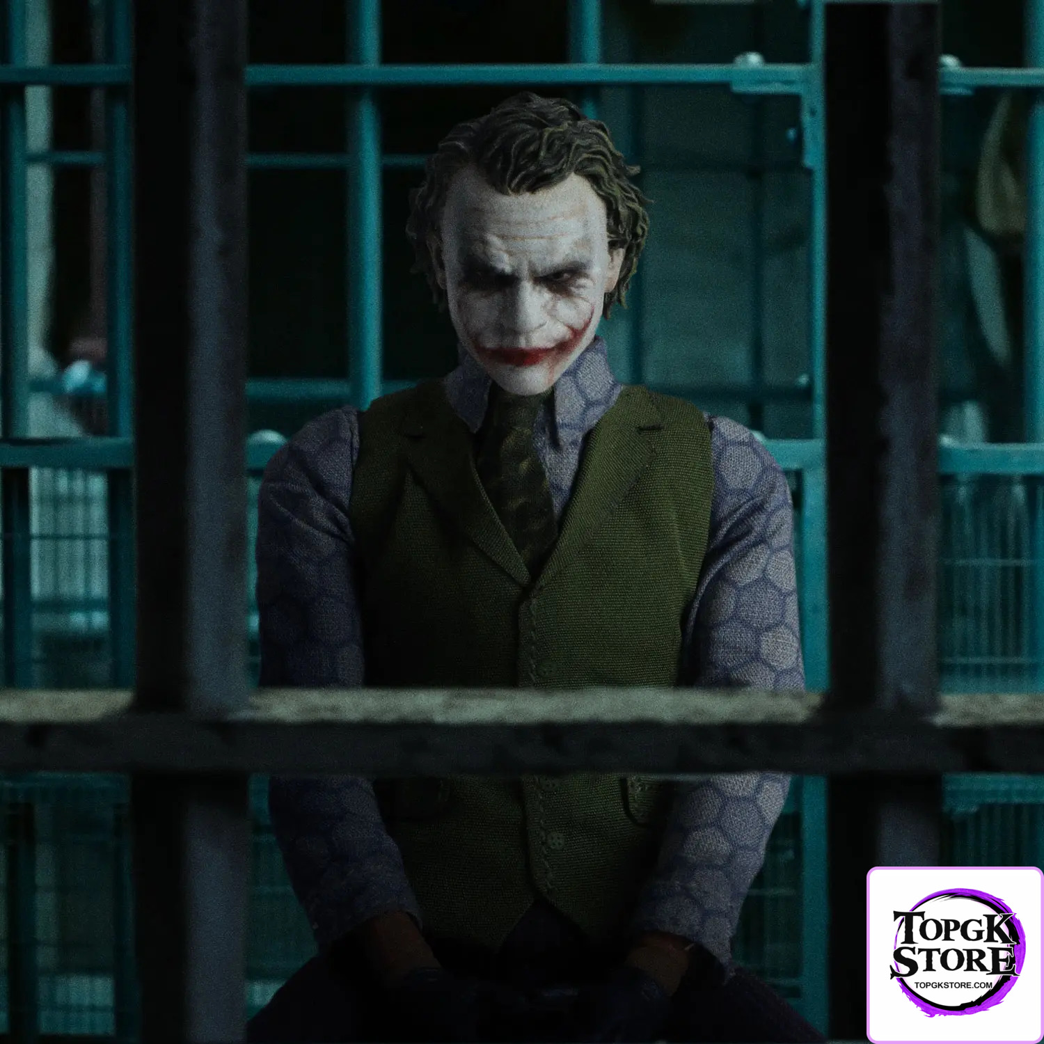 Mezco Studio – 1/12 The Dark Knight: The Joker (Licensed) - Photo 15 | TopGKStore
