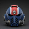 JOYTOY – Warhammer 40,000 Ultramarines Lieutenant Titus’ MKX Helmet & Display Stand JT01741 JT01697 (Licensed