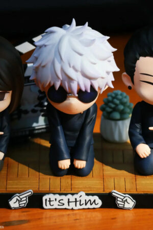 Real Creation Studio – Jujutsu Kaisen Chibi Scene Series #5 Trio Gojo & Geto & Shoko - Photo 2 | TopGKStore