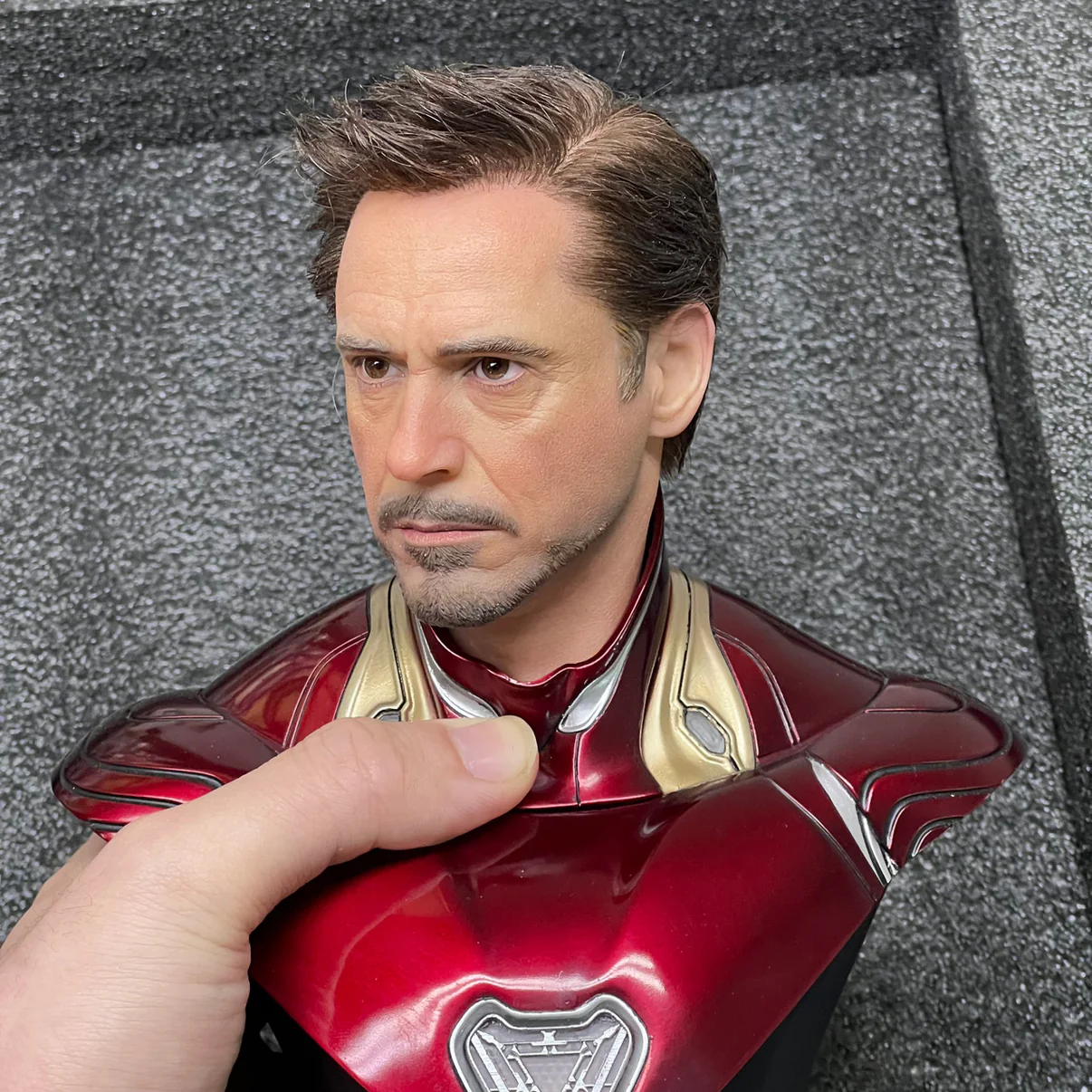 Iron Man Marvel 1/3 Scale Statue (LED Version) - PINJIANG Brand - Image 9