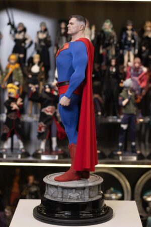Alternative view of Superman DC Comics 1/4 Scale GK Statue-JND Studio
