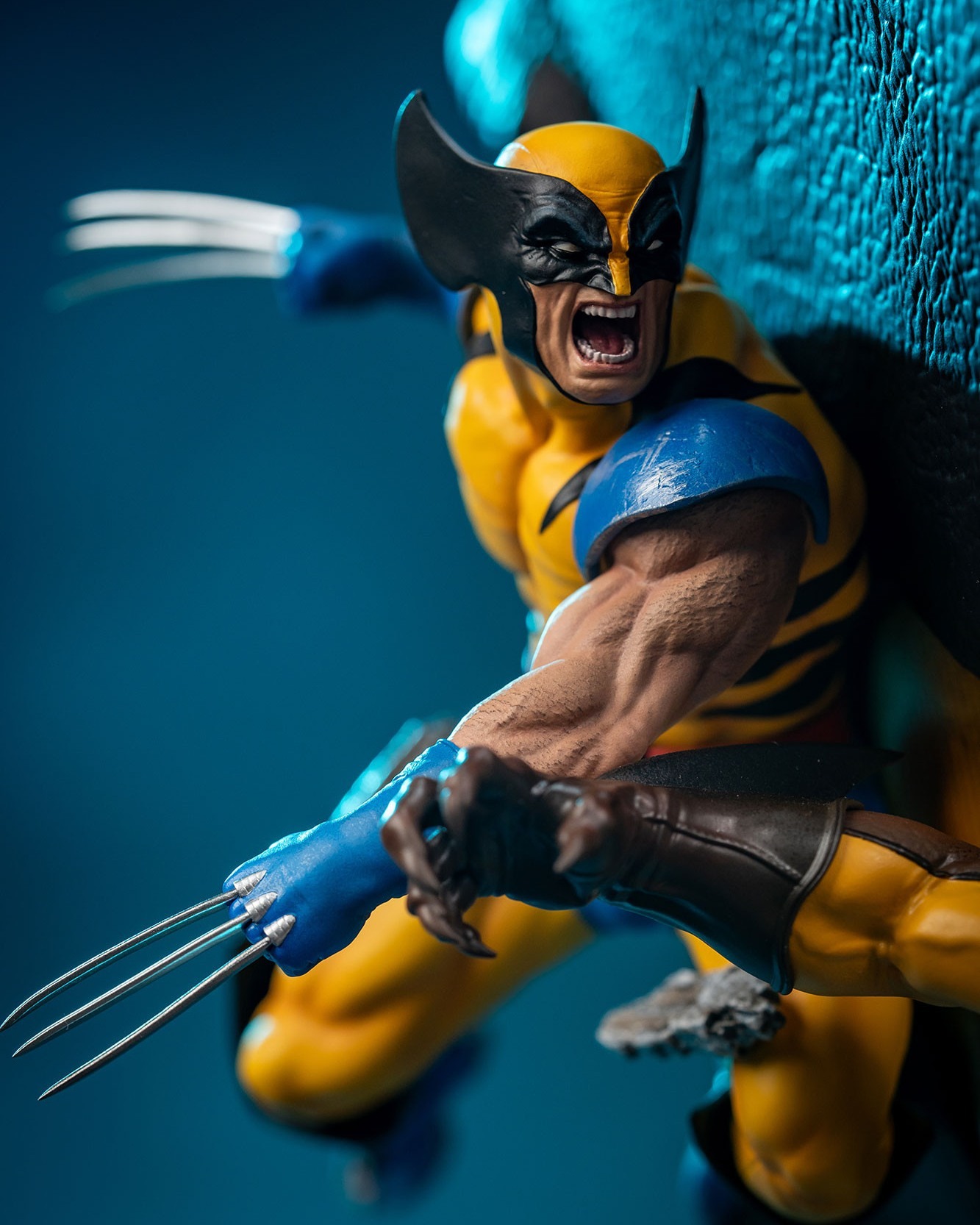 Wolverine Marvel Fine Art Bust (Licensed)-Premium Collectibles Studio - Image 8