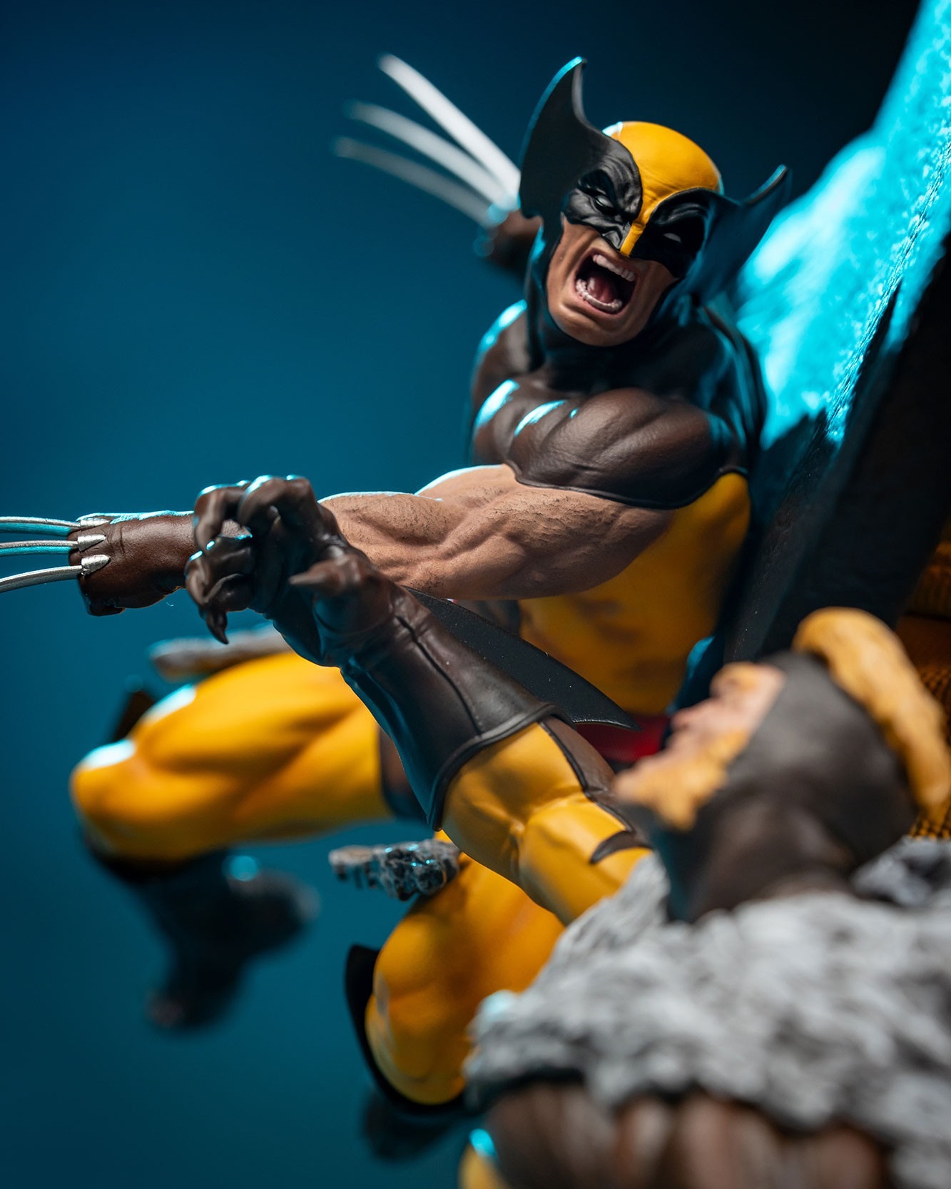 Wolverine Marvel Fine Art Bust (Licensed)-Premium Collectibles Studio - Image 9