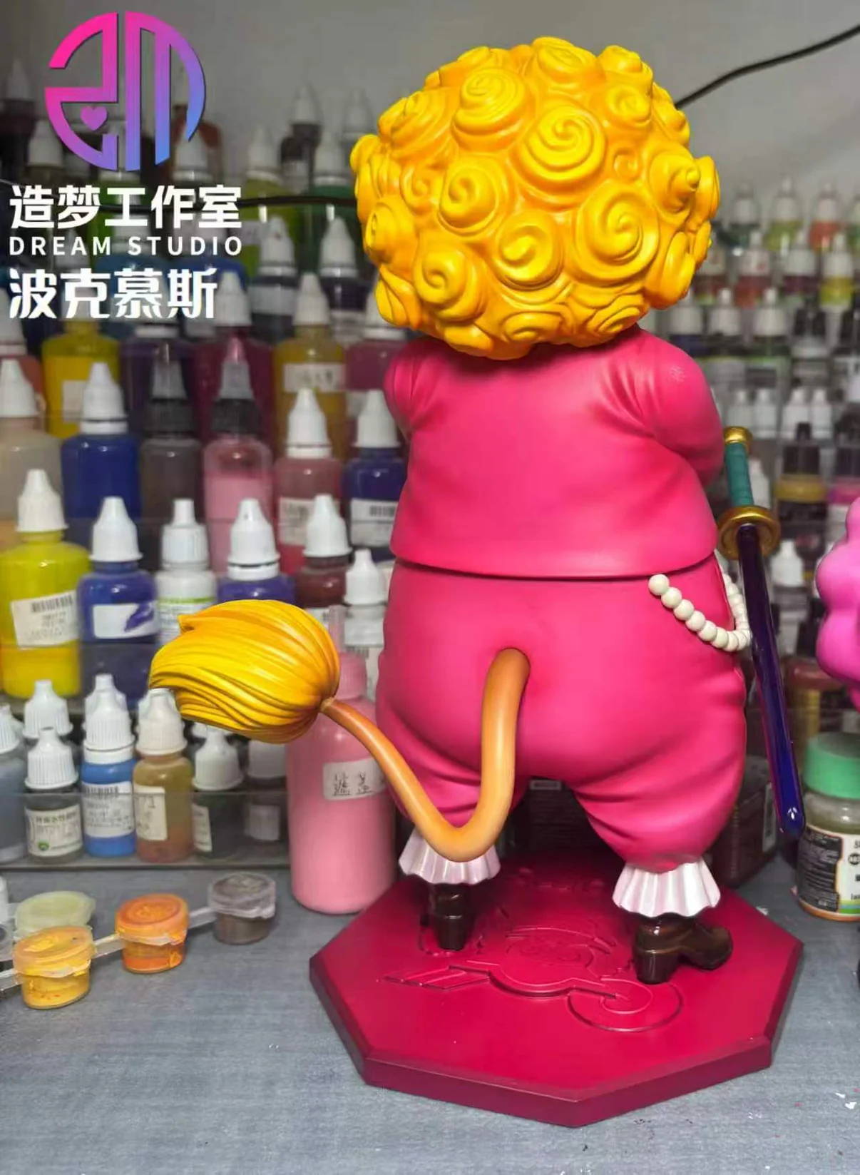 Dream Studio – Pekoms (Big Mom Pirate Crew Series) One Piece 1/8 Scale Resin Statue - Image 3
