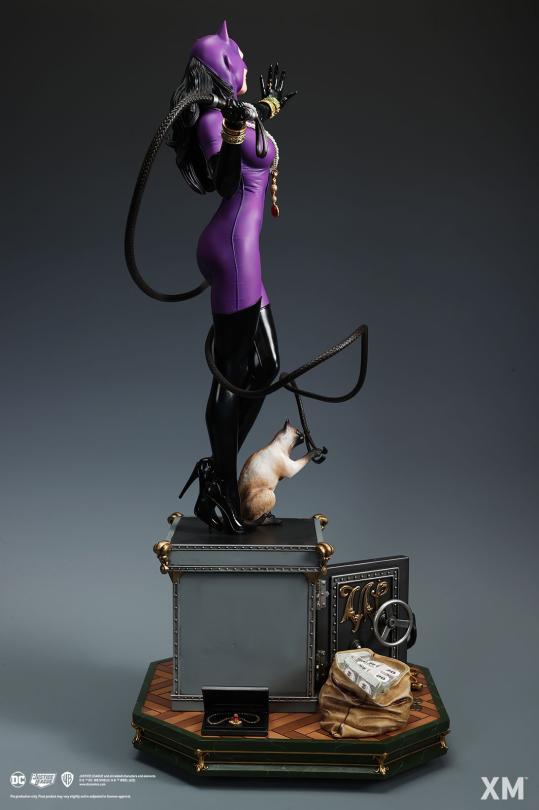 DC Catwoman Classic 1/4 Scale Statue – XM Studios Limited Edition Premium Collectible Diorama - Image 7