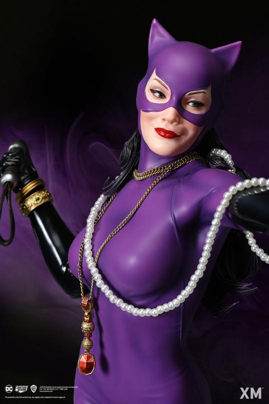 DC Catwoman Classic 1/4 Scale Statue – XM Studios Limited Edition Premium Collectible Diorama - Image 8