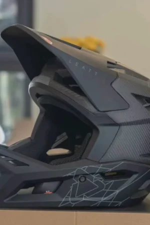 LEATT - Full Face Helmet 