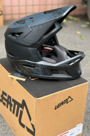 LEATT - Full Face Helmet