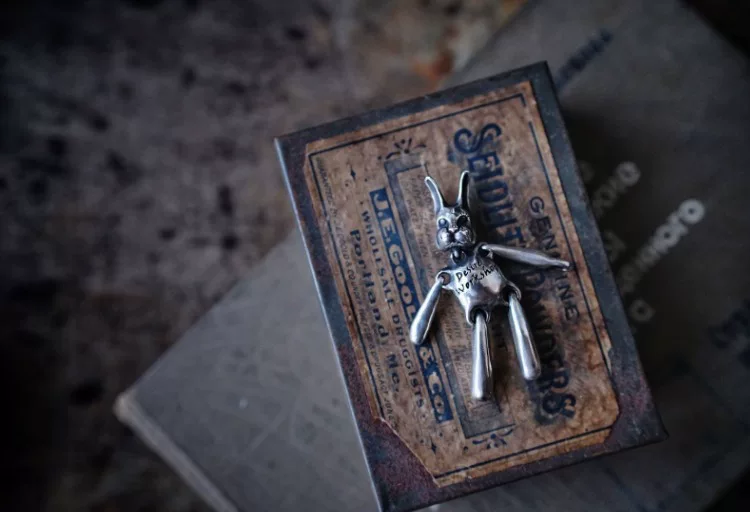 Raven Studio (silver jewelry) - Original Design "Desperate Rabbit" Pendant Original - Image 9