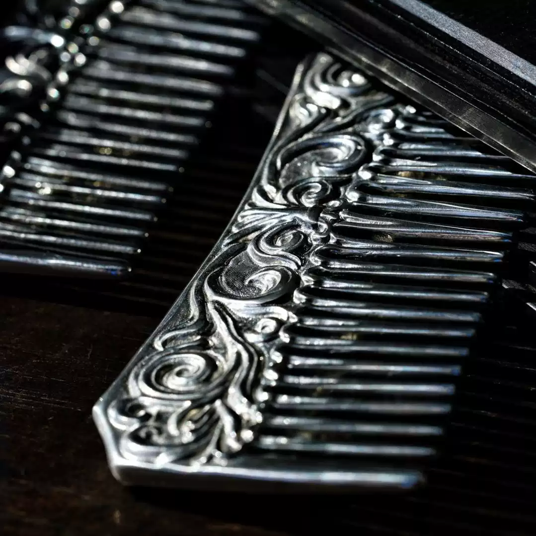 Raven Studio (silver jewelry) - Exclusive Design Skull Arabesque Comb Original - Image 3