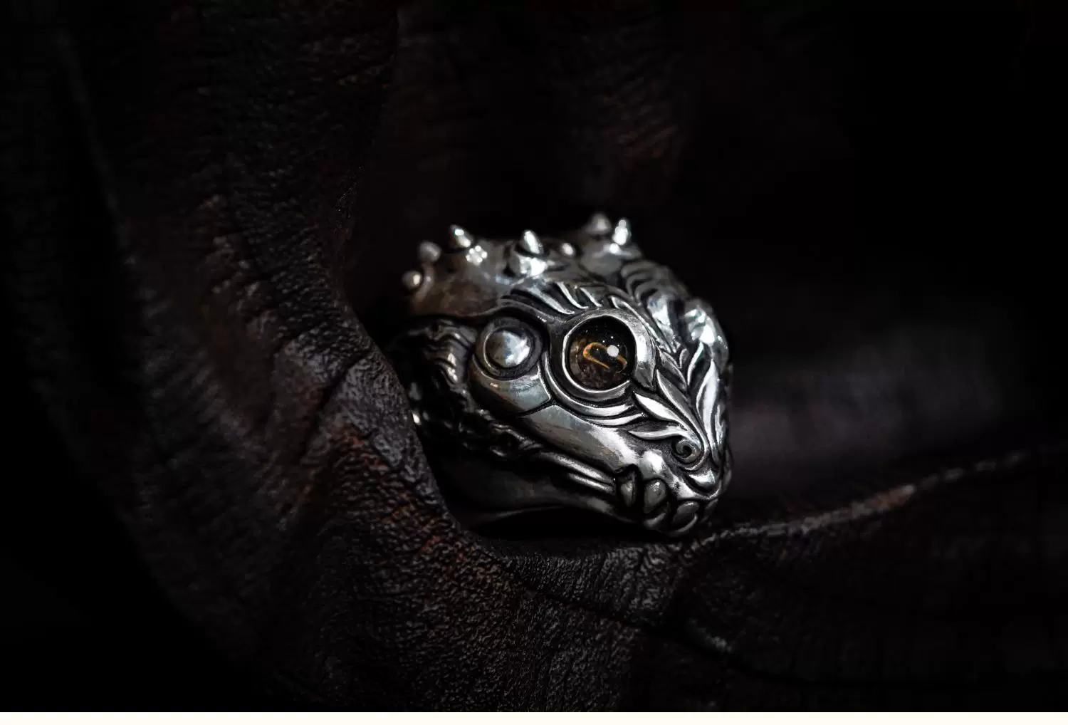 Raven Studio (silver jewelry) - Original Design "Forest Watcher" Toad Ring Original - Image 3