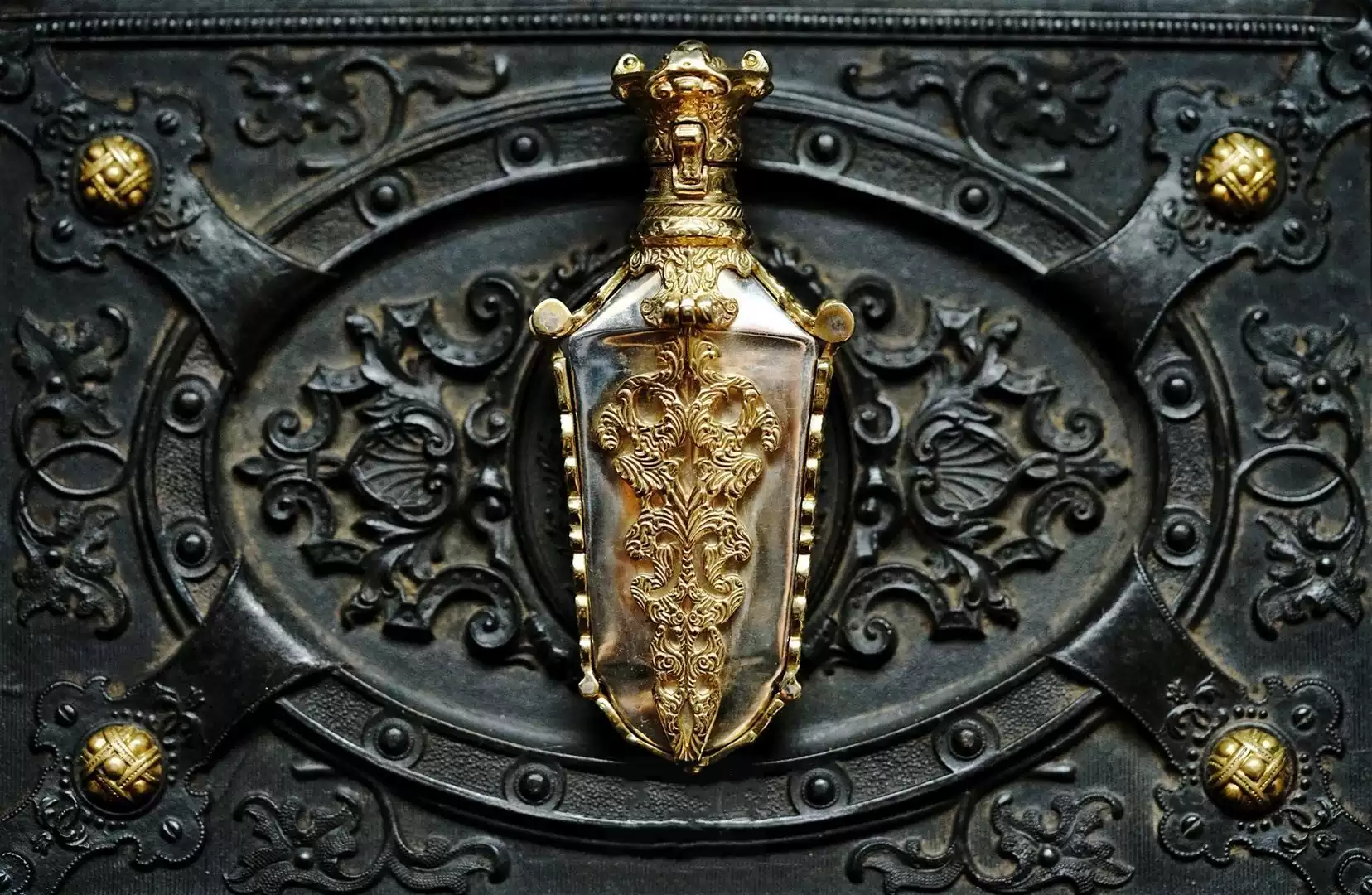 Raven Studio (silver jewelry) - Exclusive Handmade Vintage Fully Carved Perfume Bottle Original