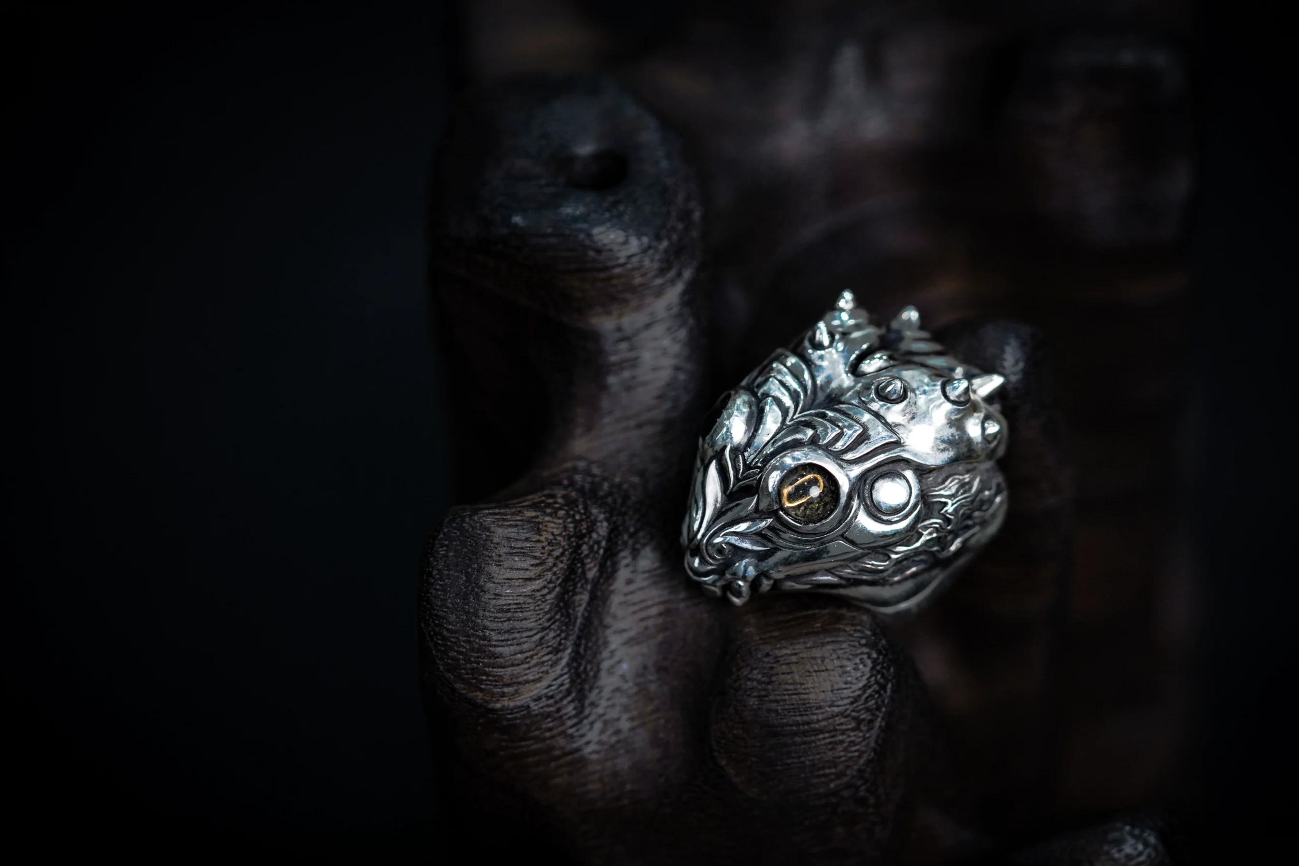Raven Studio (silver jewelry) - Original Design "Forest Watcher" Toad Ring Original - Image 4