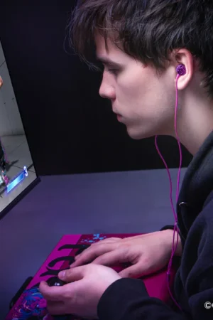 Alternative view of Street Fighter Juri Edition The Drive Impact ASG561 JUR ONE Wired Earphones 2.0 - CAPCOM
