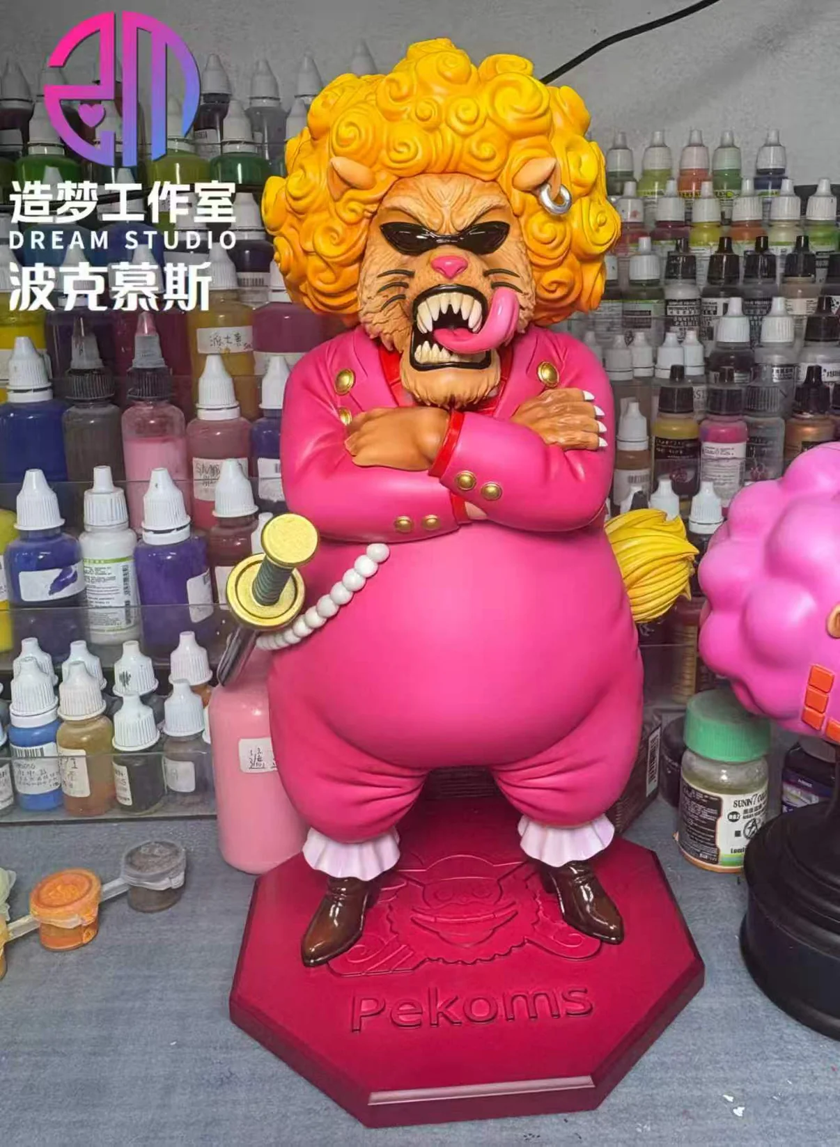 Dream Studio – Pekoms (Big Mom Pirate Crew Series) One Piece 1/8 Scale Resin Statue - Image 5