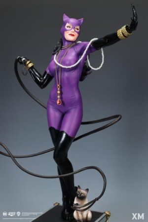 DC Catwoman Classic 1/4 Scale Statue – XM Studios Limited Edition Premium Collectible Diorama