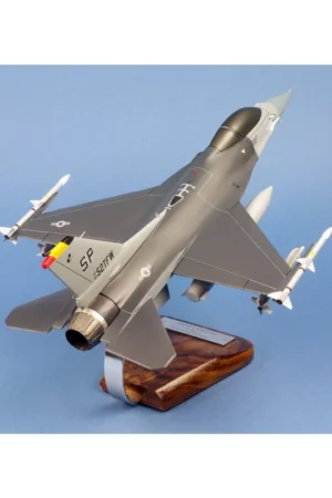 Alternative view of Pilots Station - F-16C Falcon Die cast