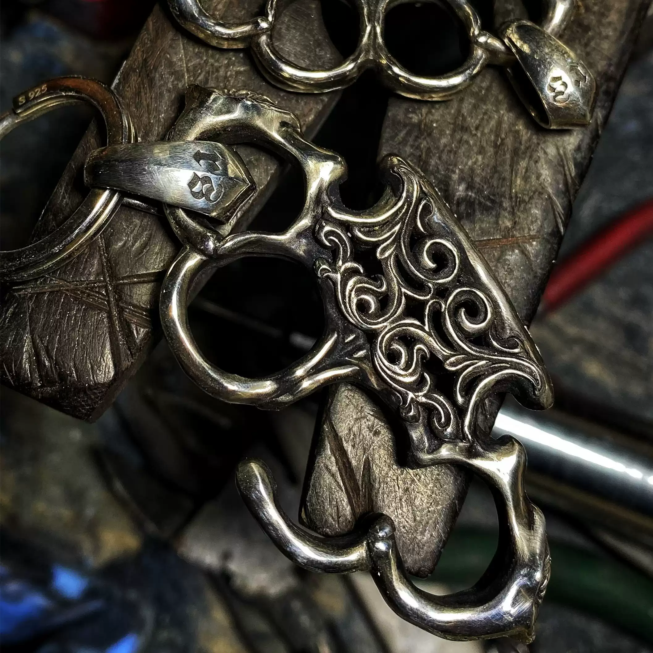 Raven Studio(silver jewelry) - Original “Fighter” EDC Knuckle Duster Keychain