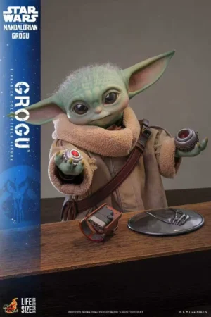 Alternative view of Star Wars Grogu 1/1 Scale  Collectible Figure -HotToys