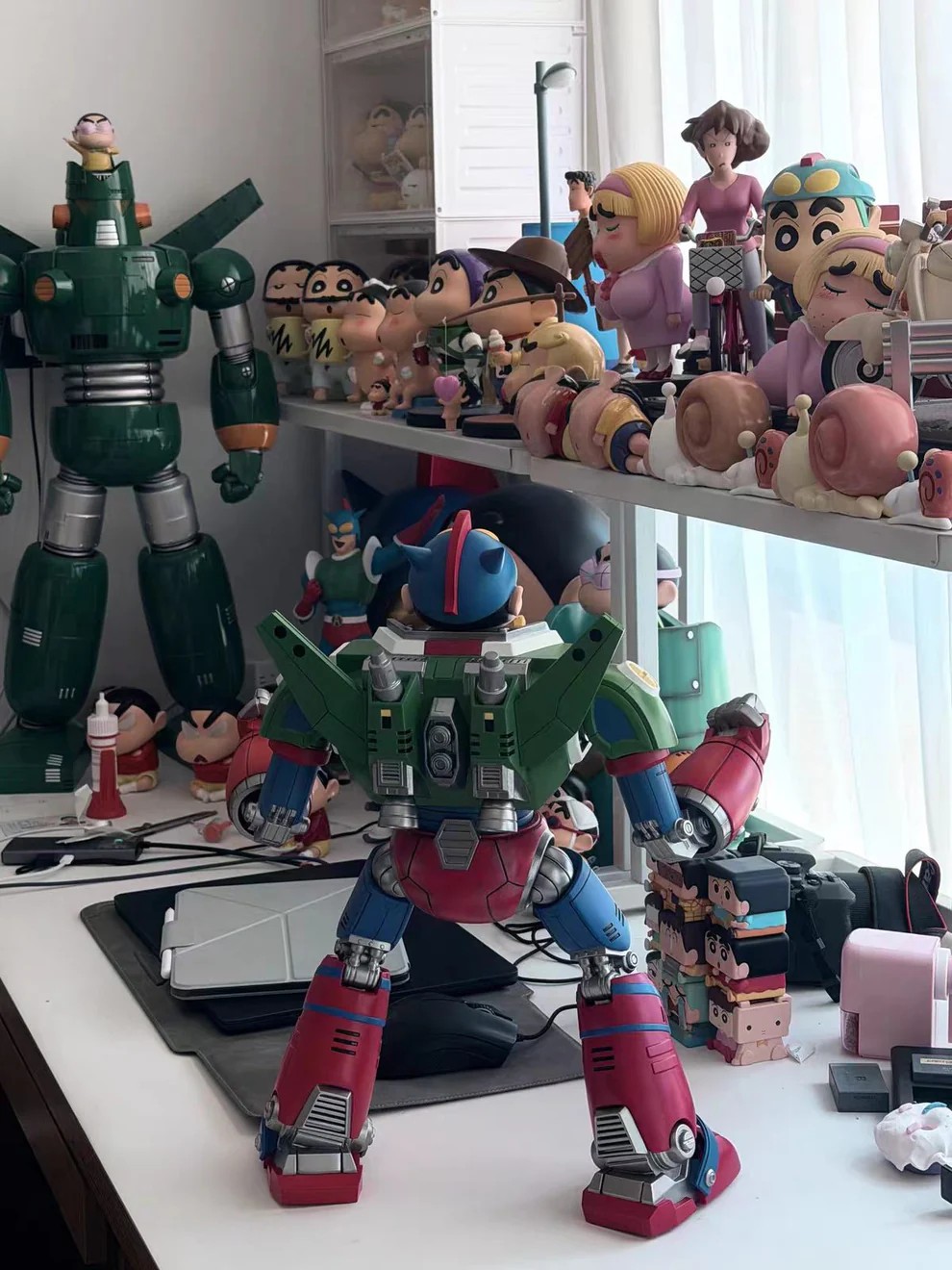 BiuBiu Studio Crayon Shin-chan Shinnosuke Nohara Statue
