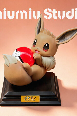Pokémon Eevee with Pokéball 1/10 Scale 30th Anniversary Resin Statue - miumiu Studio