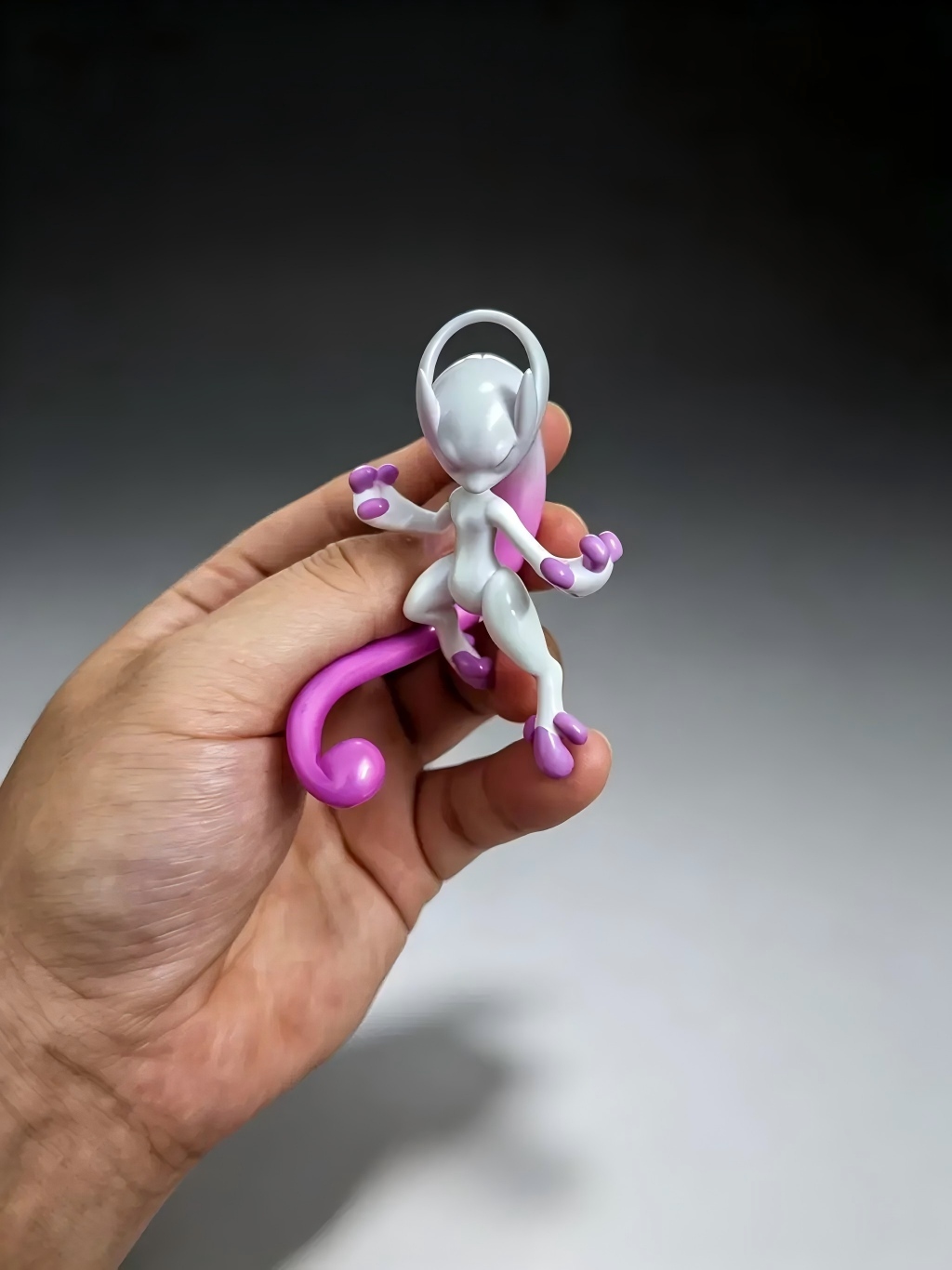 Long Studio (New) Pokémon Mewtwo