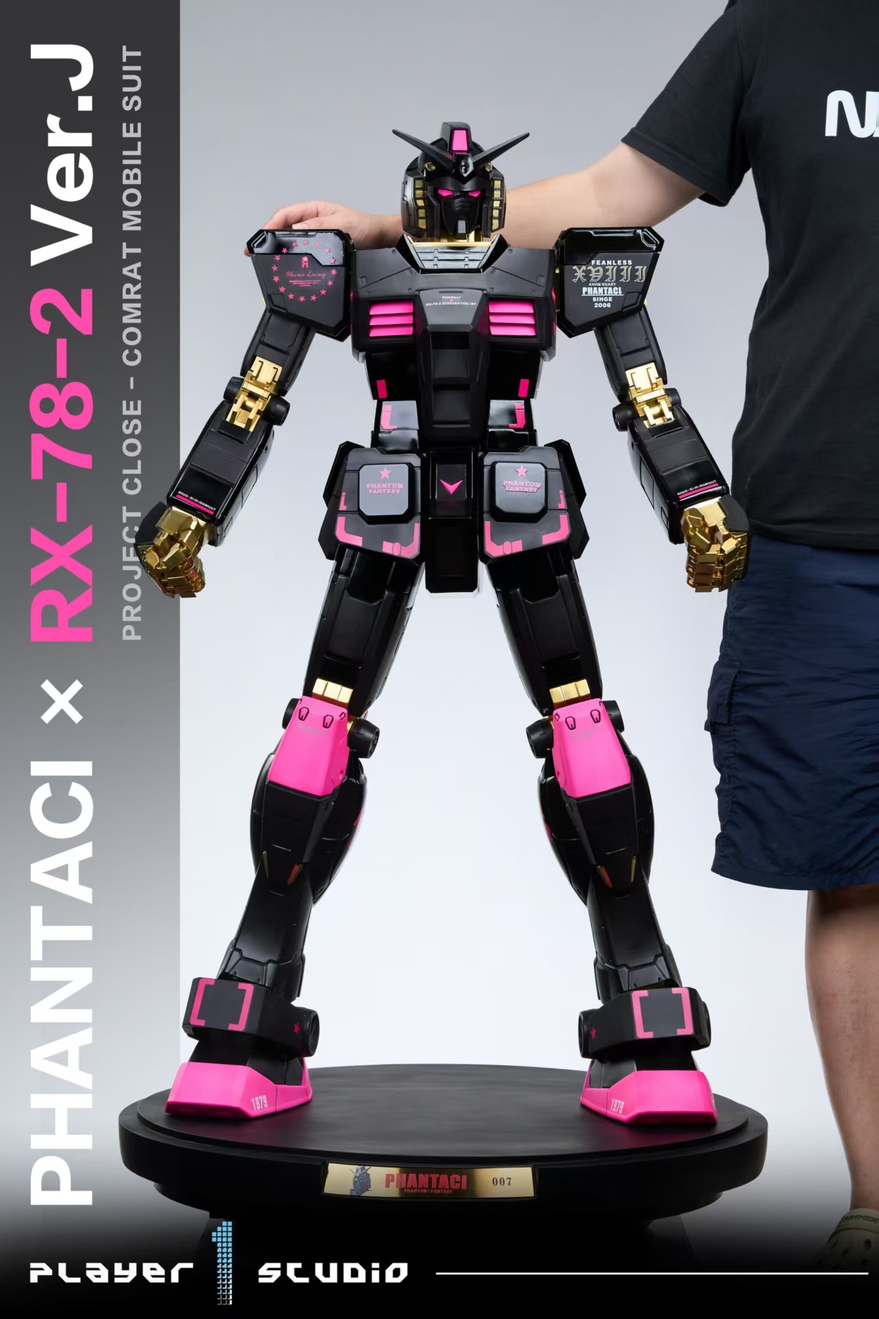 Player 1 Studio Gundam Series RX-78-2 Gundam Statue