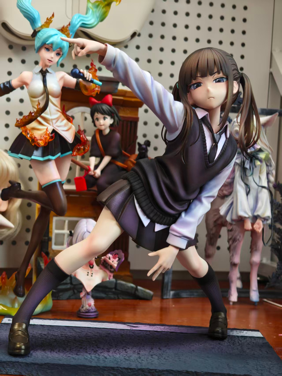 Twin-tailed girl Hoshino-san 1/6 Scale GK Statue – QAQ Studio