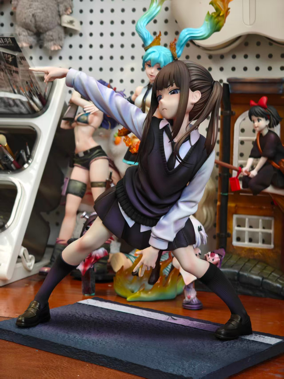 Twin-tailed girl Hoshino-san 1/6 Scale GK Statue – QAQ Studio