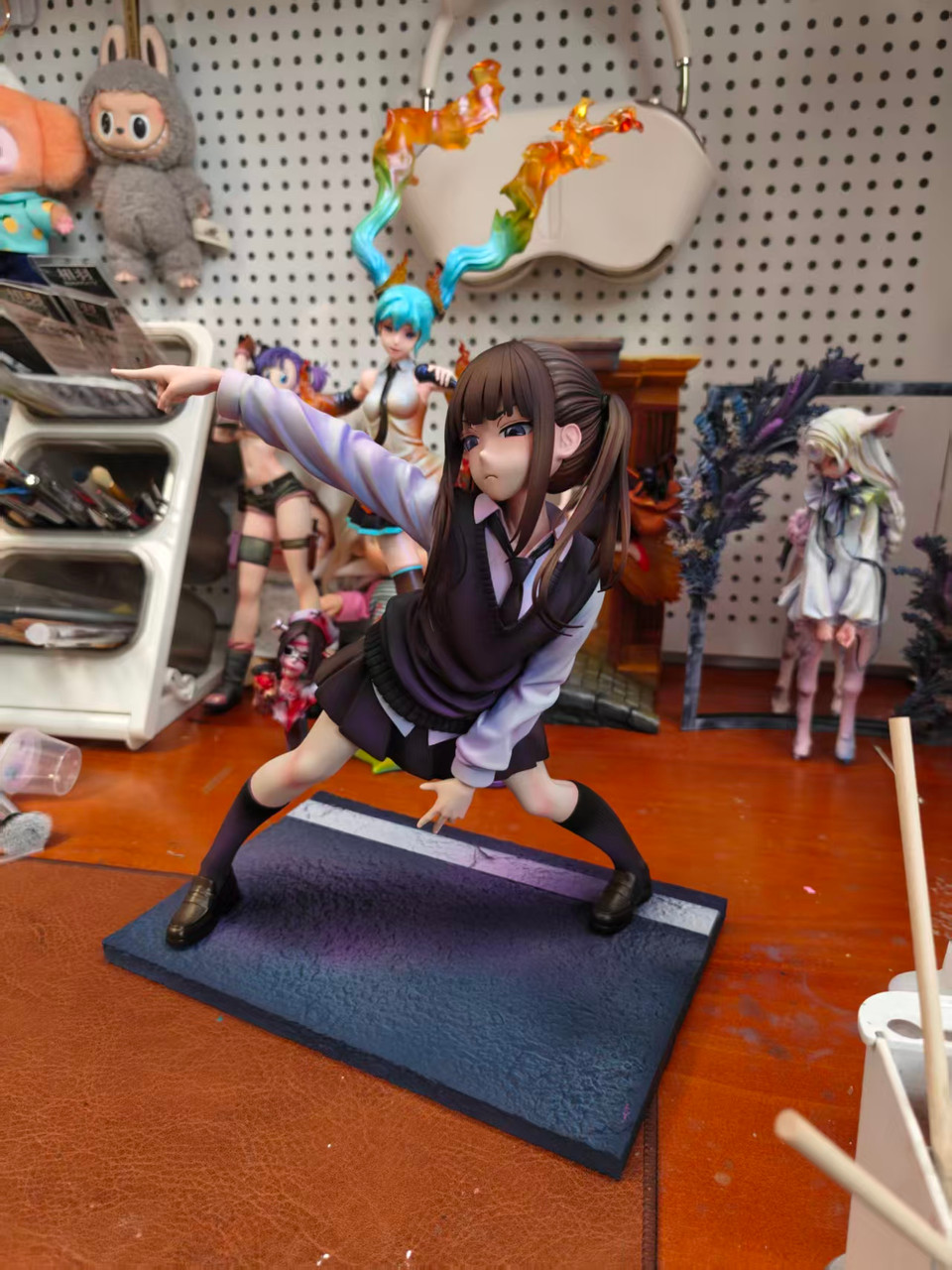 Twin-tailed girl Hoshino-san 1/6 Scale GK Statue – QAQ Studio