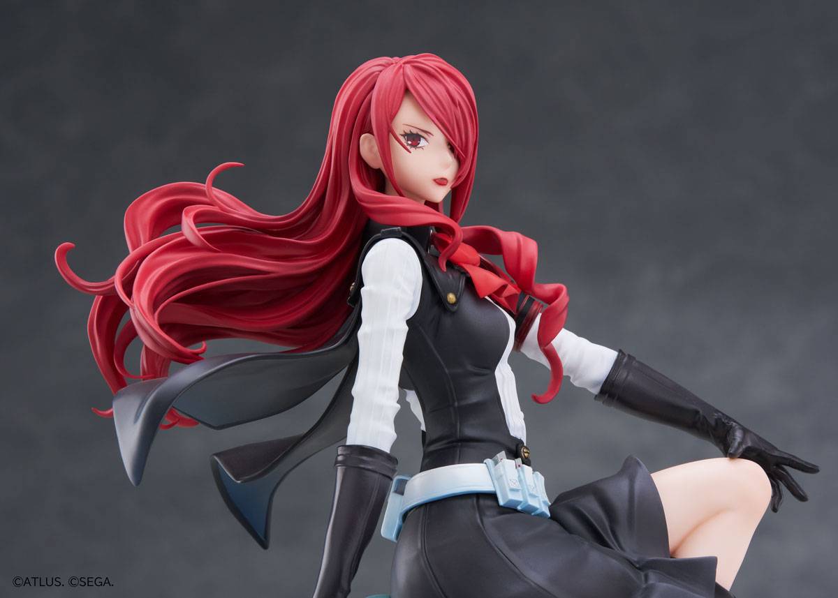 Detail of the sculpted outfit and base