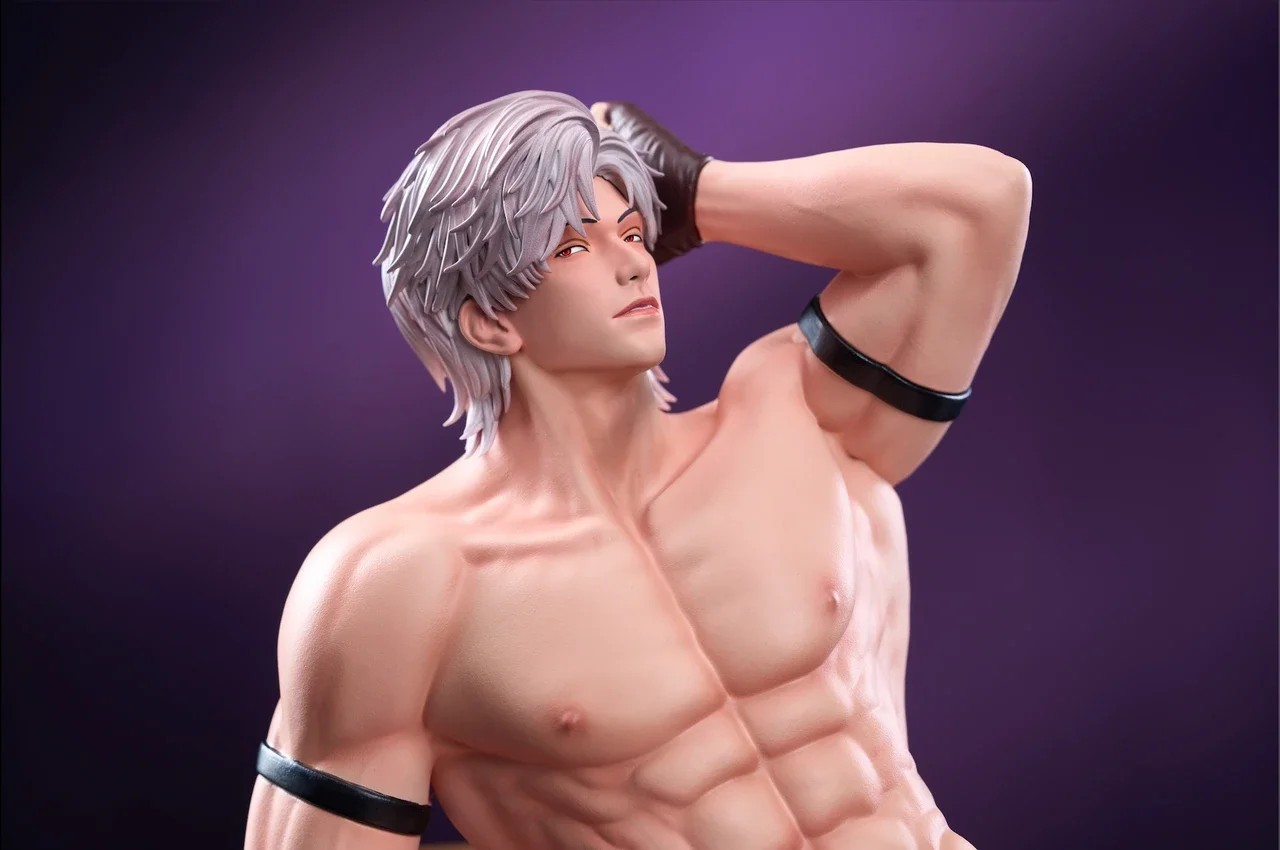 Close view of the sculpted pose and outfit detail
