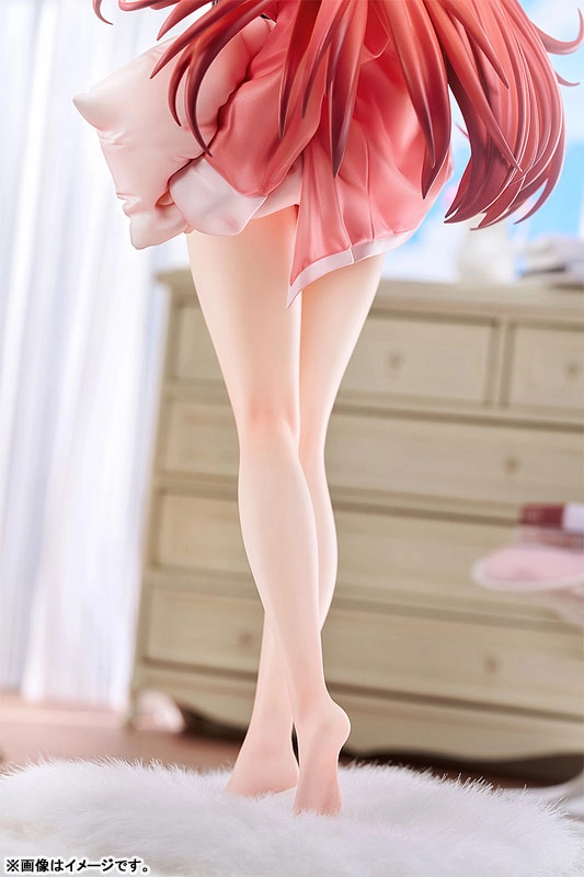 Close view of the outfit and finished display base