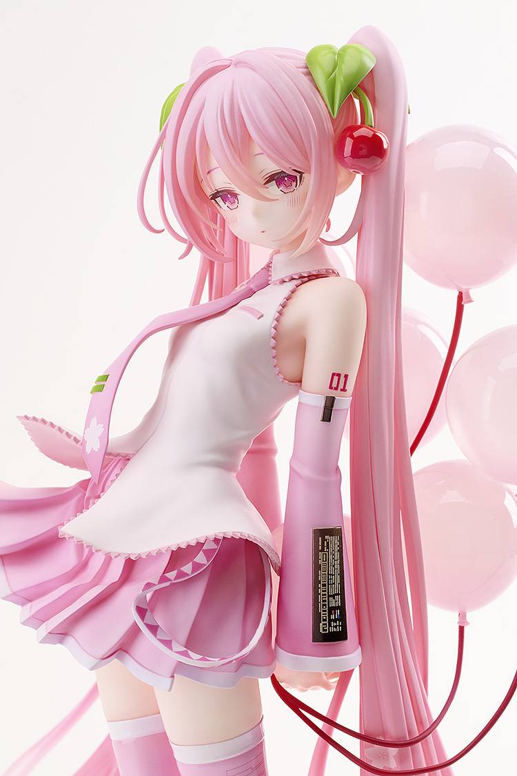 Side view of the Sakura Miku figure