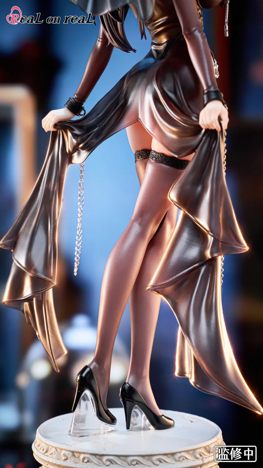 Real On Real Studio 16 Black Sister PVC Figure