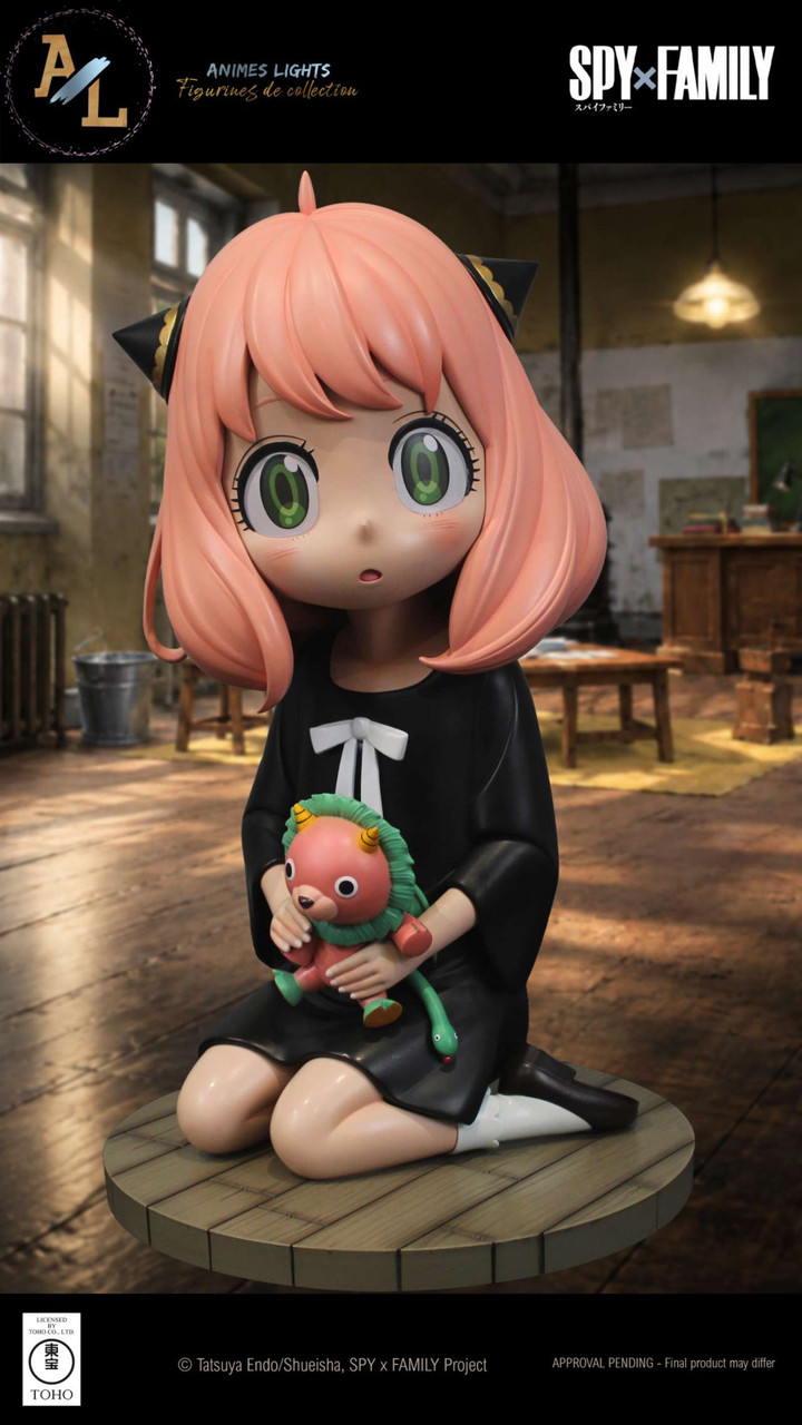 Alternate angle of the Anya Forger statue