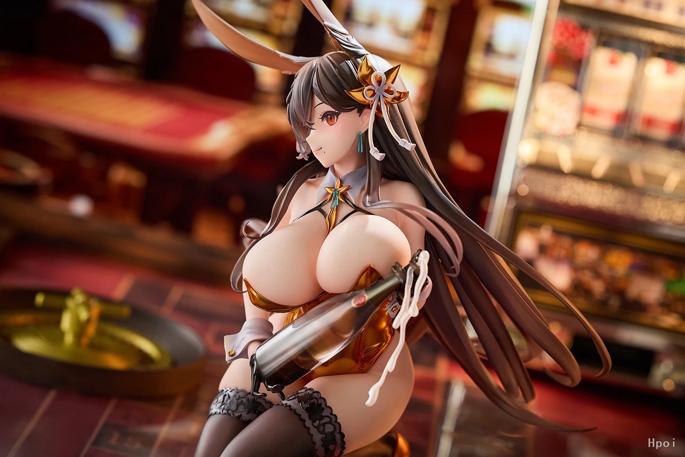 Detail of the metallic gold costume on the Alphamax Chikuma figure