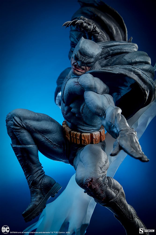 Sideshow Collectibles DC Comics Batman: The Dark Knight Returns Premium Format Figure 300805 – Licensed Statue - Image 11