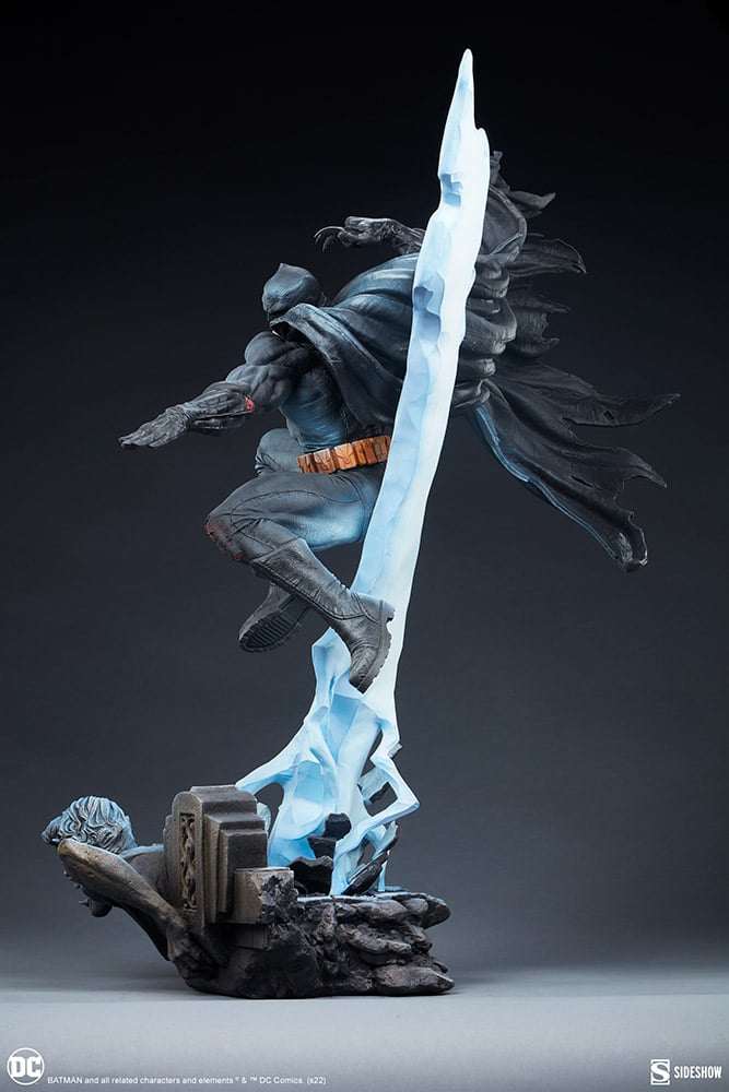 Sideshow Collectibles DC Comics Batman: The Dark Knight Returns Premium Format Figure 300805 – Licensed Statue - Image 6