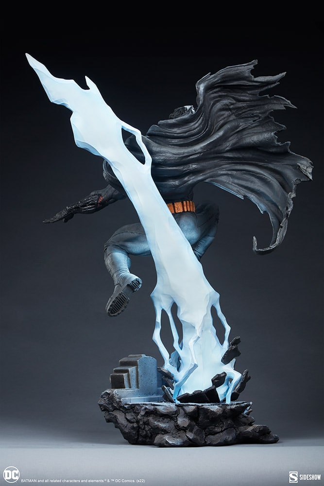 Sideshow Collectibles DC Comics Batman: The Dark Knight Returns Premium Format Figure 300805 – Licensed Statue - Image 7