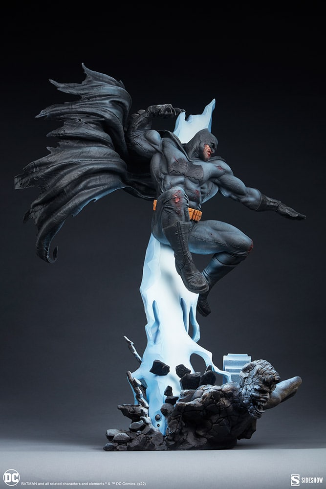 Sideshow Collectibles DC Comics Batman: The Dark Knight Returns Premium Format Figure 300805 – Licensed Statue - Image 8