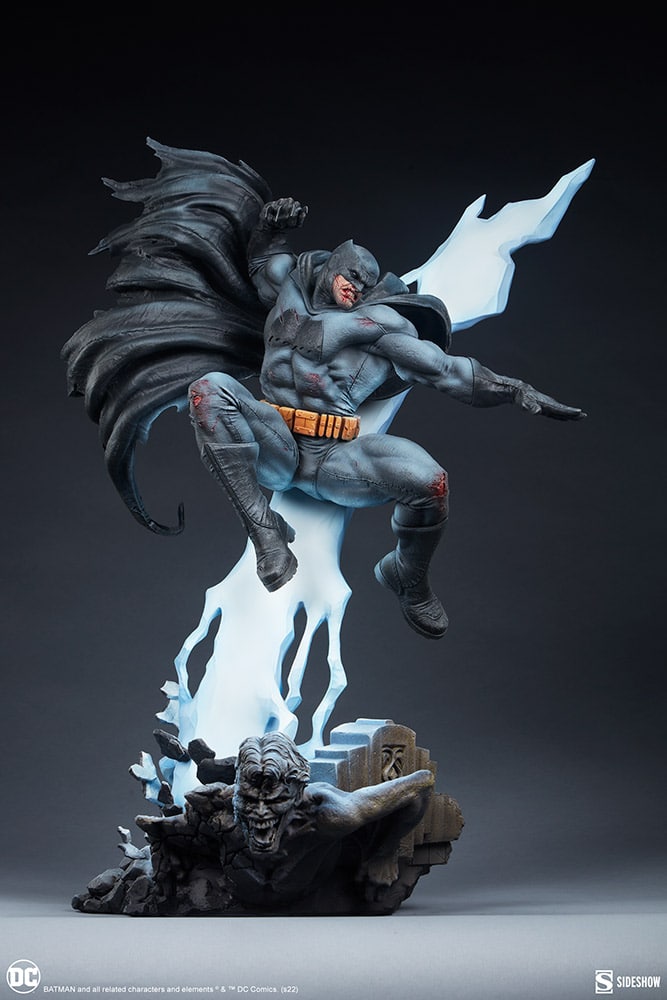Sideshow Collectibles DC Comics Batman: The Dark Knight Returns Premium Format Figure 300805 – Licensed Statue - Image 9